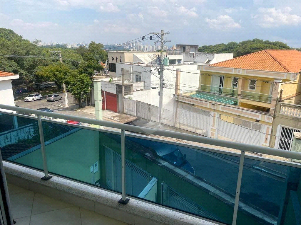 Lindo Sobrado grande e espaçoso numa das melhores ruas do Parque São Domingos!