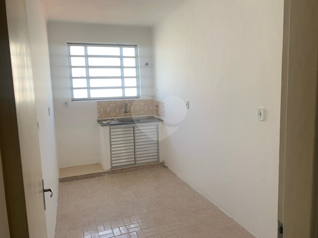 Prédio residencial e comercial no Pari.