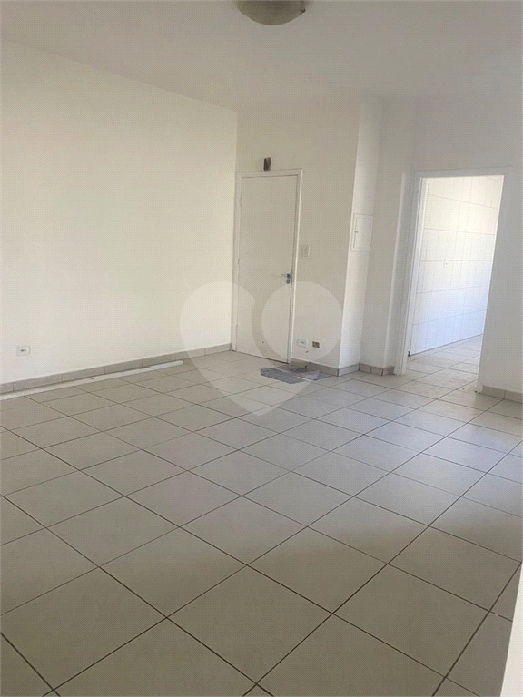 Prédio residencial e comercial no Pari.