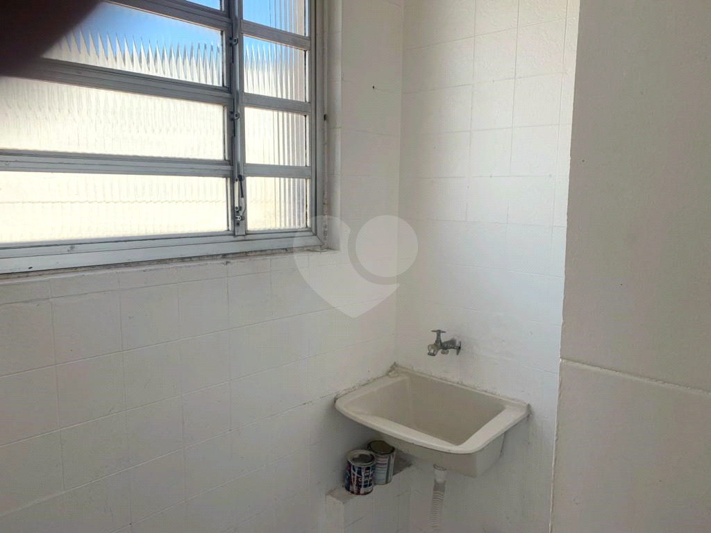 Prédio residencial e comercial no Pari.