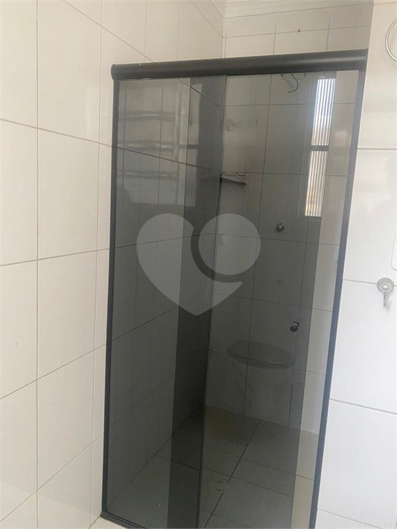 Prédio residencial e comercial no Pari.
