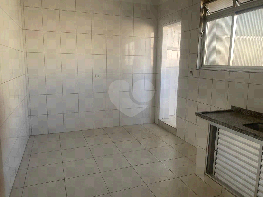 Prédio residencial e comercial no Pari.