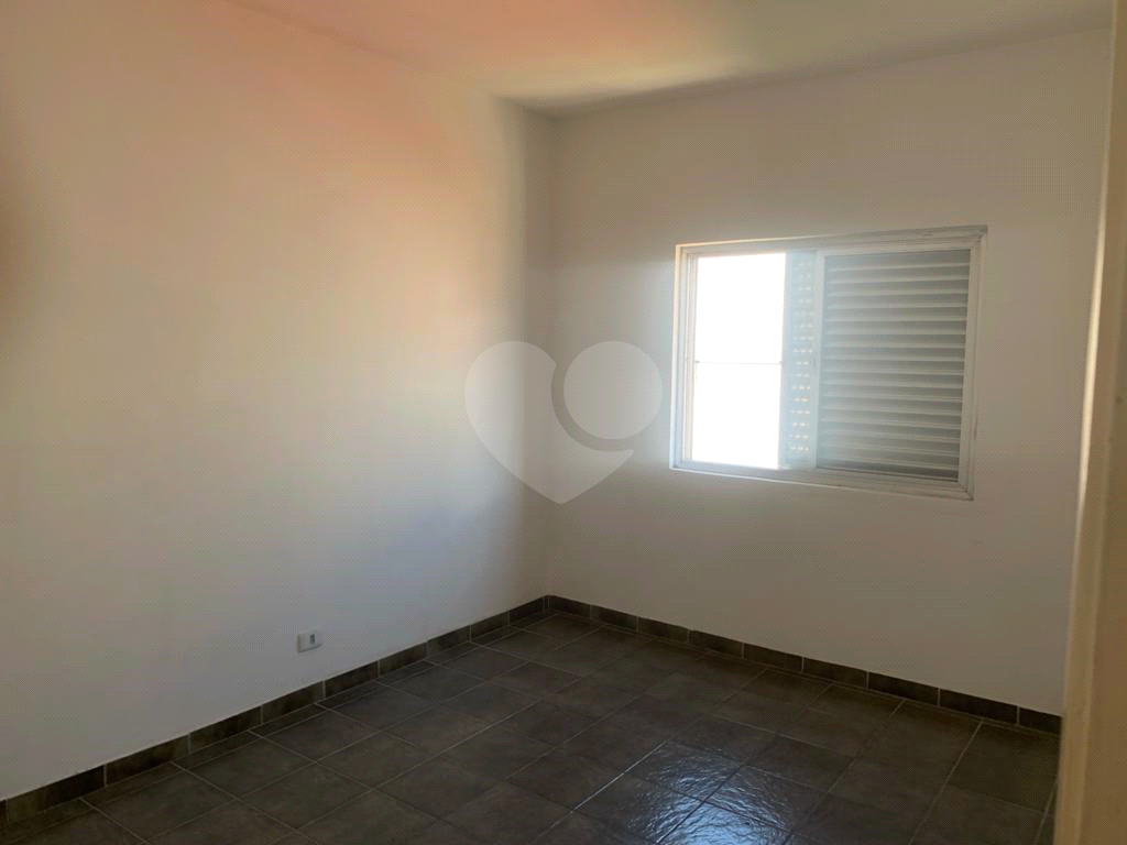 Prédio residencial e comercial no Pari.