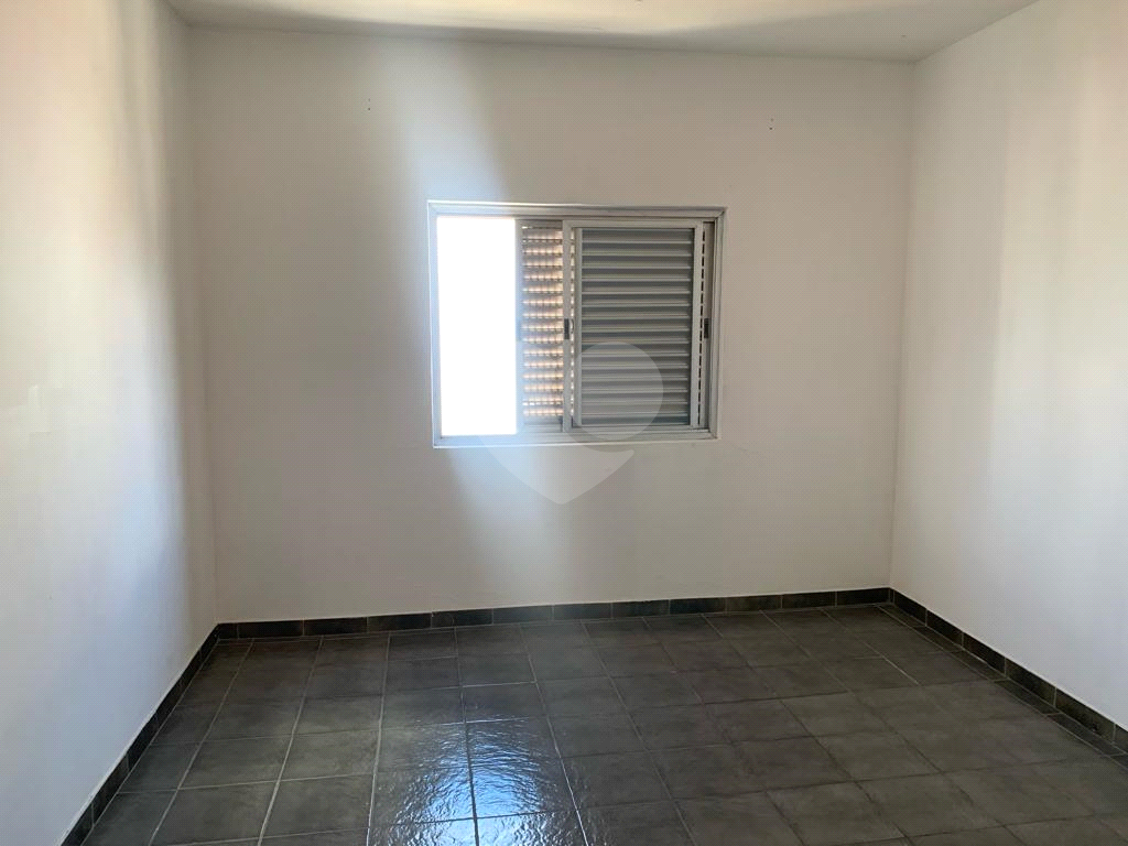 Prédio residencial e comercial no Pari.