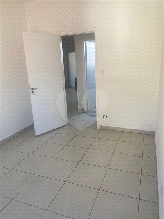 Prédio residencial e comercial no Pari.