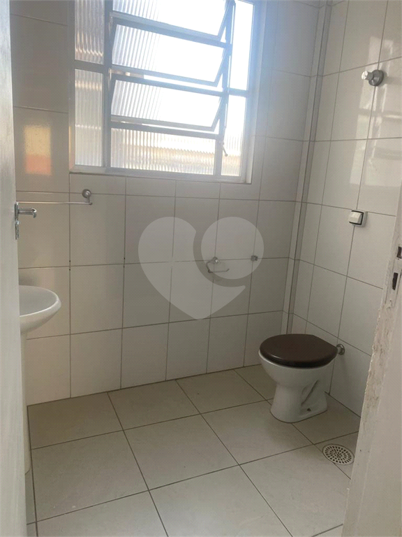 Prédio residencial e comercial no Pari.