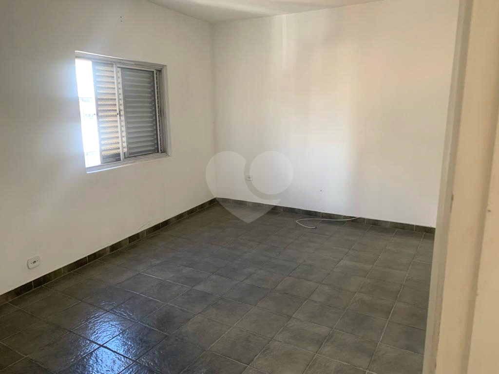 Prédio residencial e comercial no Pari.