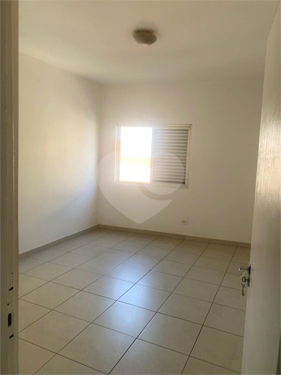 Prédio residencial e comercial no Pari.