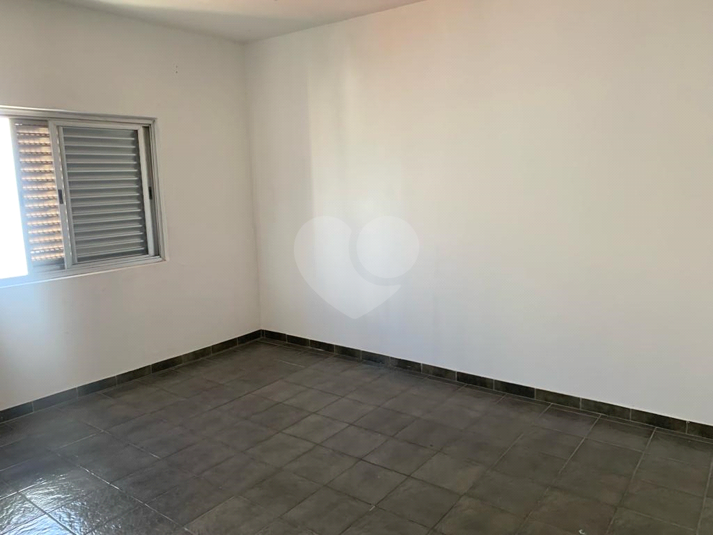 Prédio residencial e comercial no Pari.