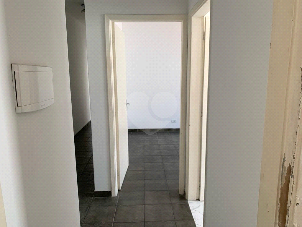 Prédio residencial e comercial no Pari.
