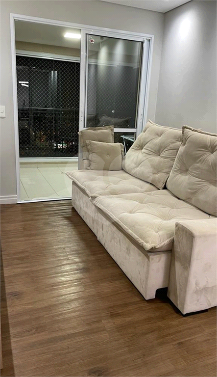 Apartamento com 2 dormitórios no Cidade Maia. 