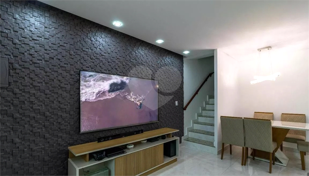 Sobrado à venda com 125m², 2 quartos e 2 vagas