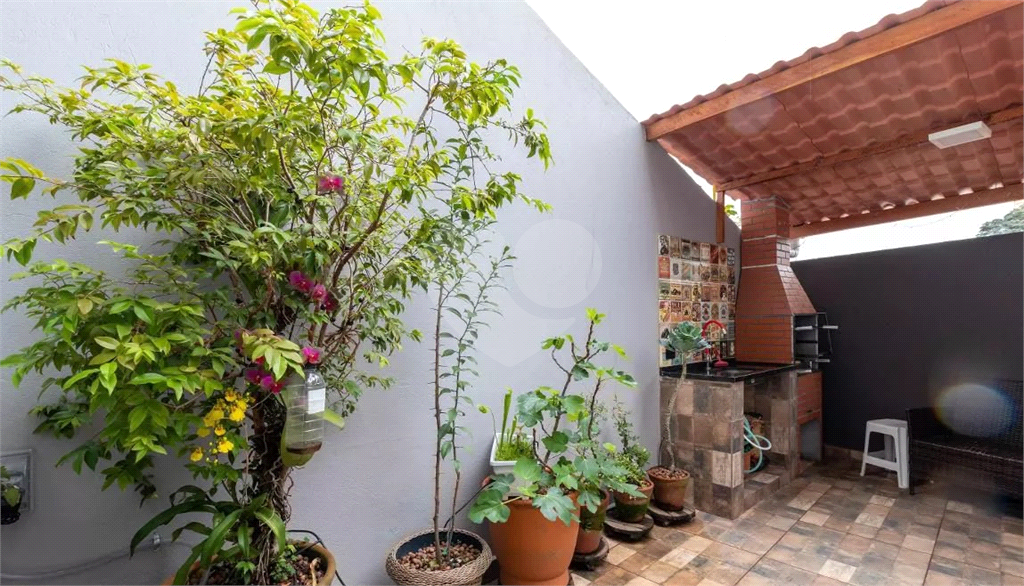 Sobrado à venda com 125m², 2 quartos e 2 vagas