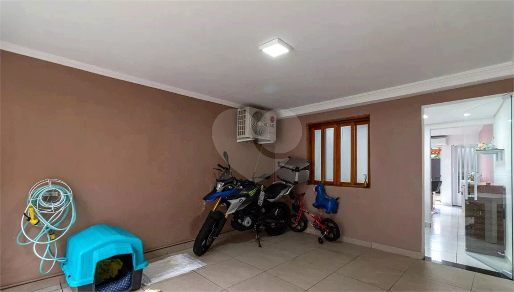 Sobrado à venda com 125m², 2 quartos e 2 vagas