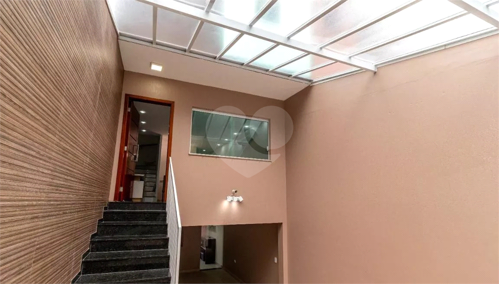 Sobrado à venda com 125m², 2 quartos e 2 vagas