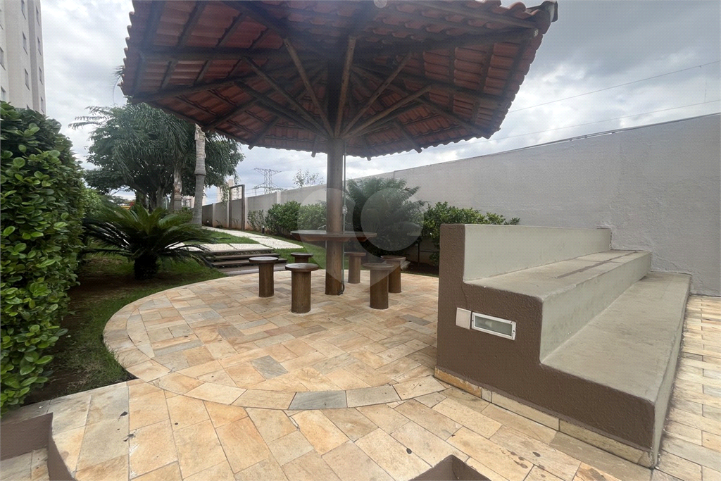 Apartamento com 2 dormitórios e 1 vaga