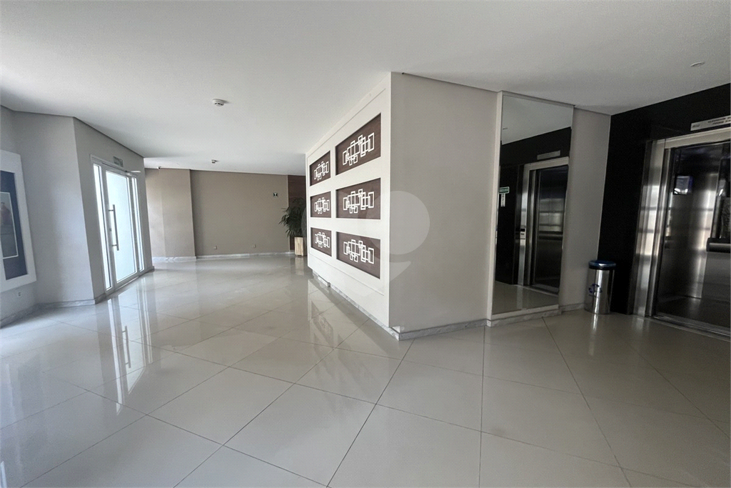 Apartamento com 2 dormitórios e 1 vaga
