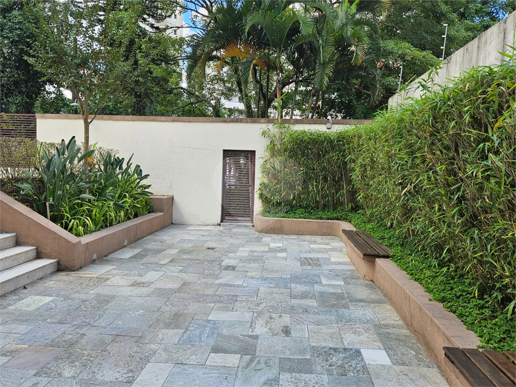 APARTAMENTO em MORUMBI