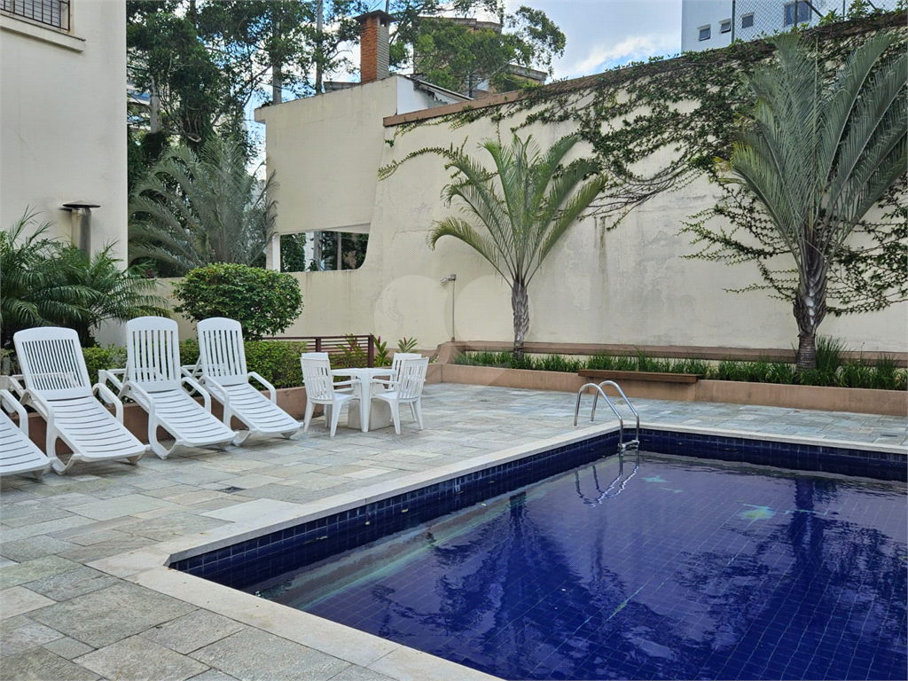 APARTAMENTO em MORUMBI