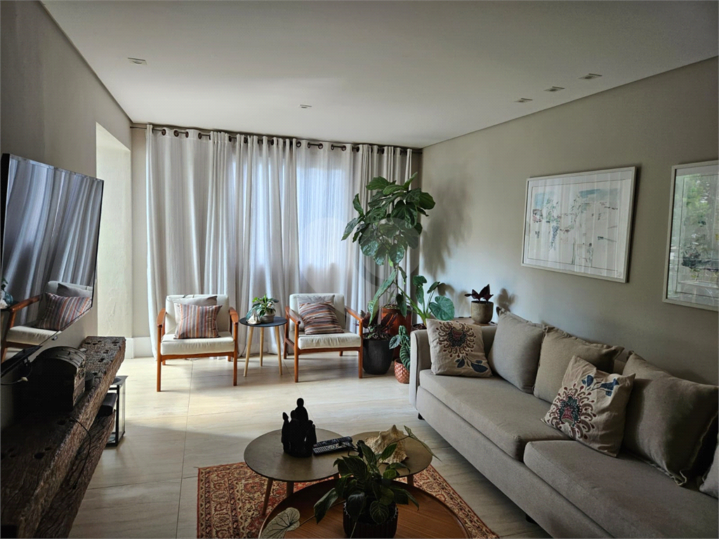 APARTAMENTO em MORUMBI