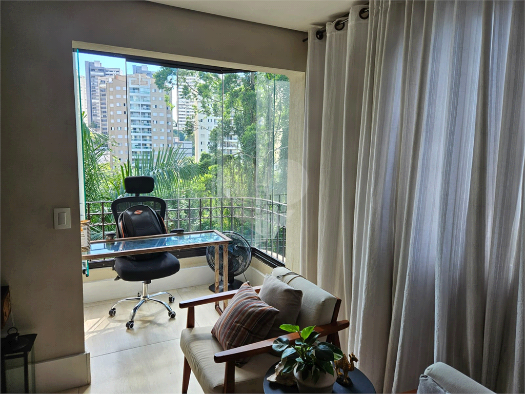 APARTAMENTO em MORUMBI