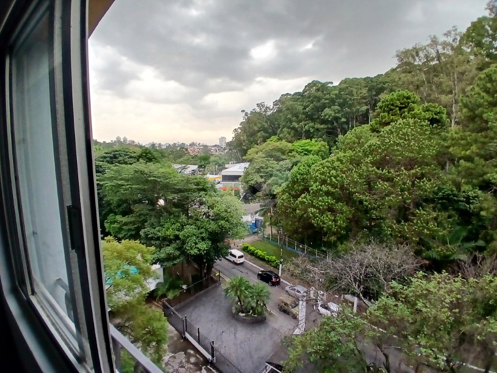 Apartamento com Linda Vista da Serra da Cantareira em Condomínio Completo
