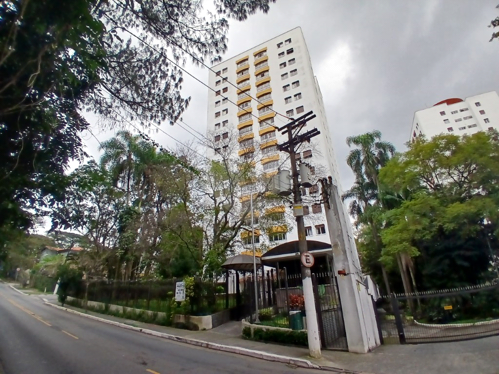 Apartamento com Linda Vista da Serra da Cantareira em Condomínio Completo