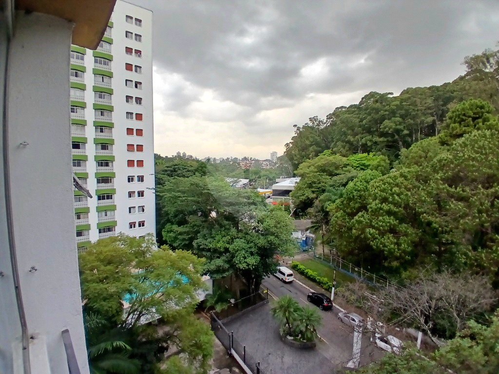 Apartamento com Linda Vista da Serra da Cantareira em Condomínio Completo