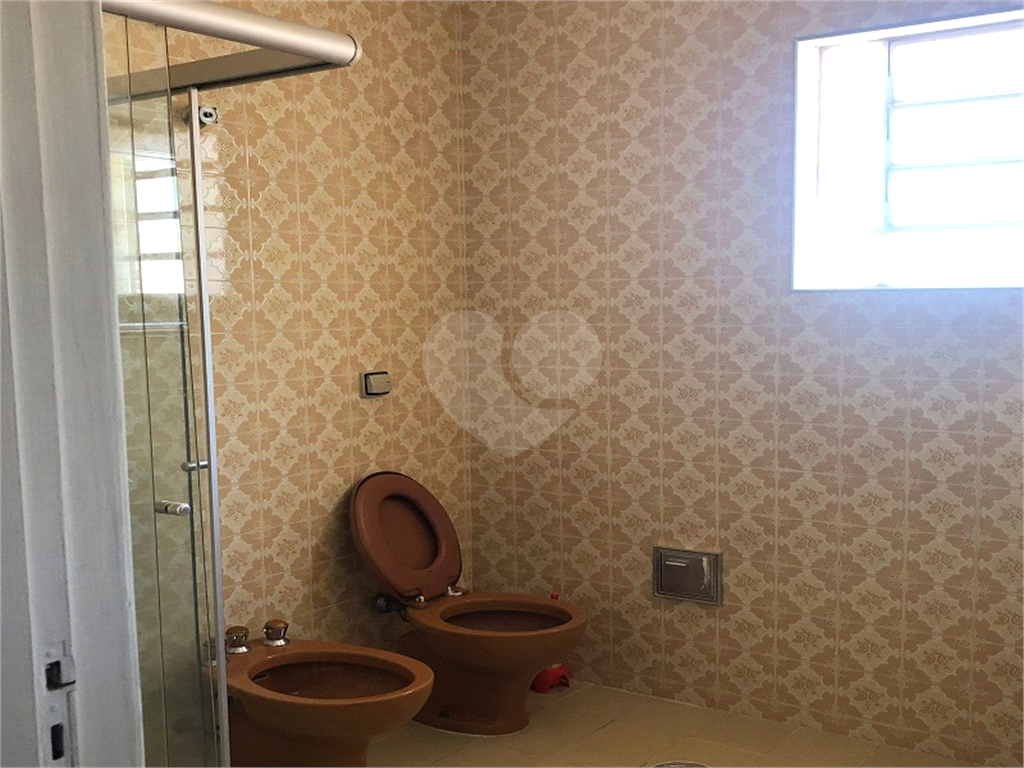 Sobrado p/Moradia ou empresa, amplas dependências 3 dorm.3 banh. 2 salas. Coz. Edicula, Quintal, etc