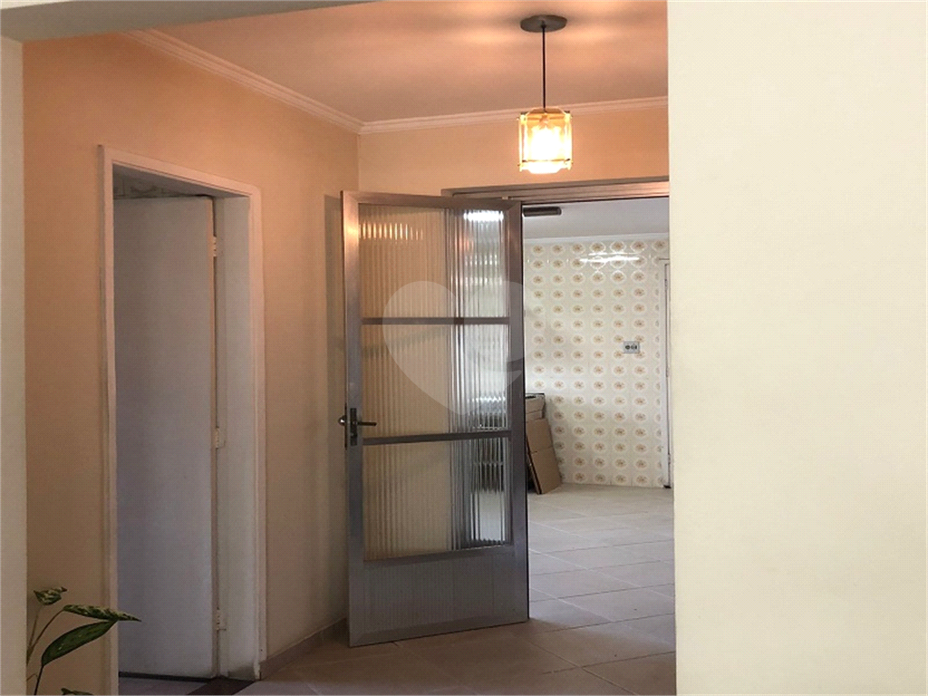 Sobrado p/Moradia ou empresa, amplas dependências 3 dorm.3 banh. 2 salas. Coz. Edicula, Quintal, etc