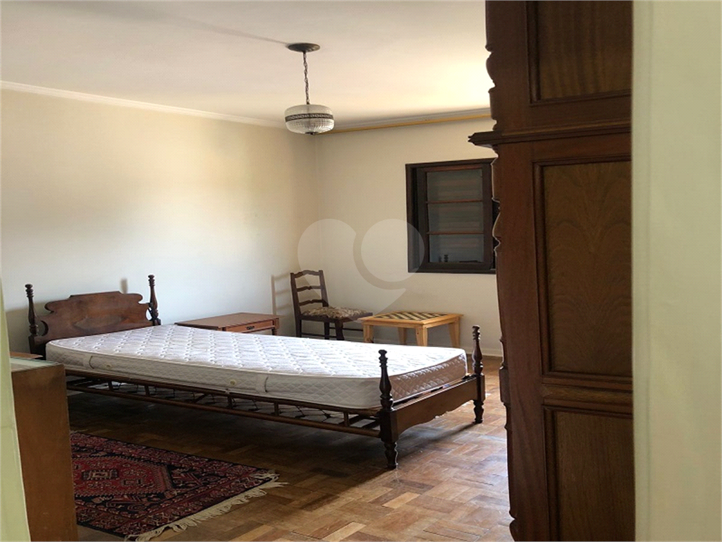 Sobrado p/Moradia ou empresa, amplas dependências 3 dorm.3 banh. 2 salas. Coz. Edicula, Quintal, etc