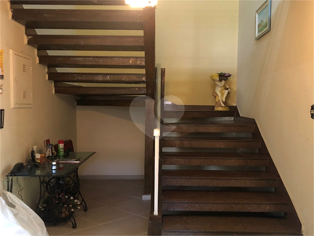 Sobrado p/Moradia ou empresa, amplas dependências 3 dorm.3 banh. 2 salas. Coz. Edicula, Quintal, etc