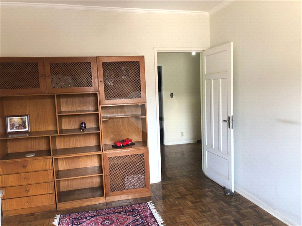 Sobrado p/Moradia ou empresa, amplas dependências 3 dorm.3 banh. 2 salas. Coz. Edicula, Quintal, etc