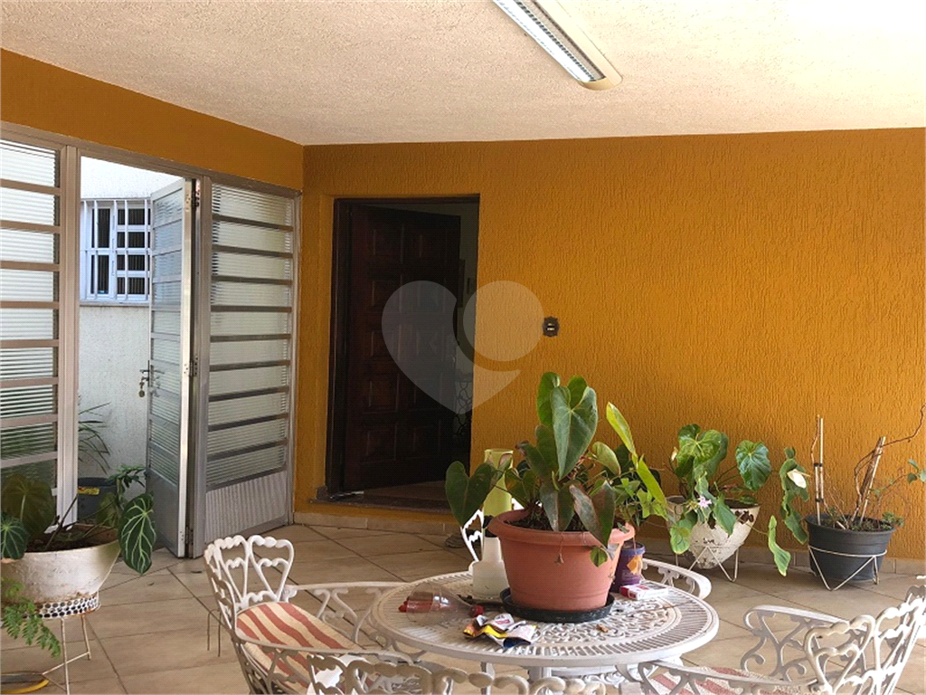 Sobrado p/Moradia ou empresa, amplas dependências 3 dorm.3 banh. 2 salas. Coz. Edicula, Quintal, etc