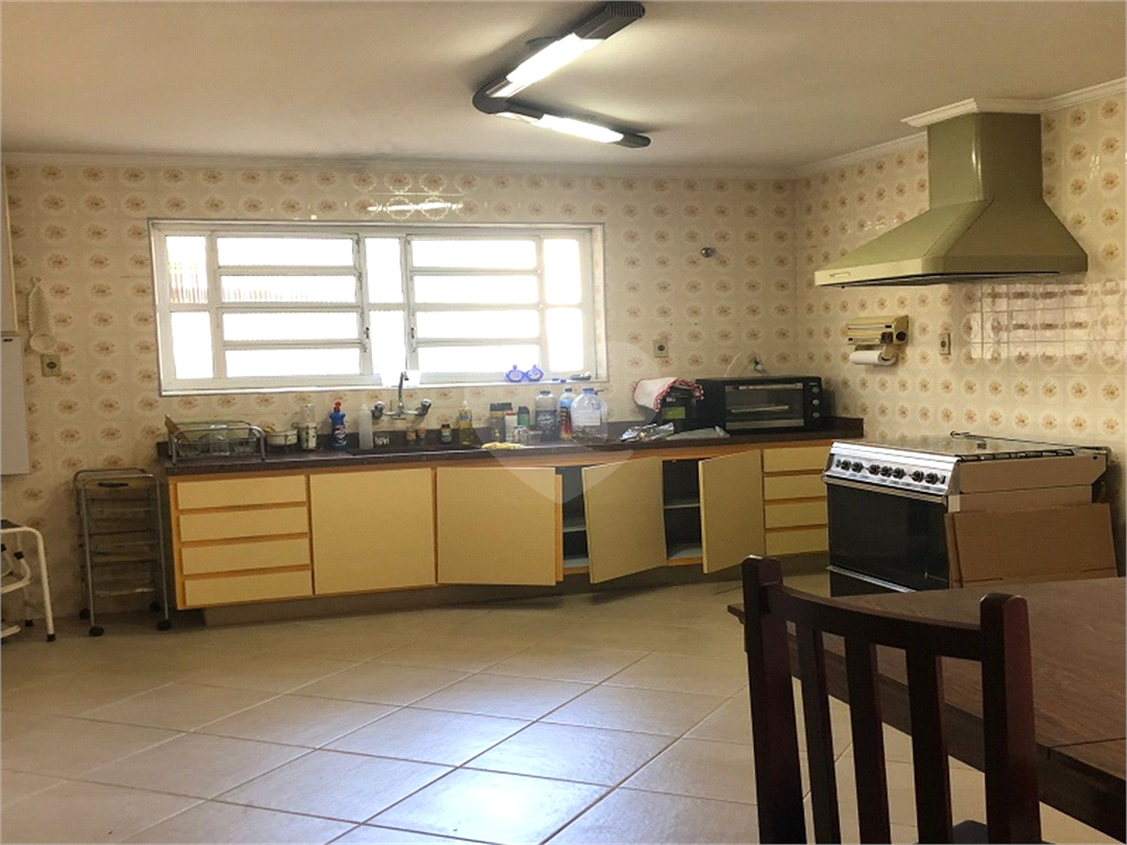 Sobrado p/Moradia ou empresa, amplas dependências 3 dorm.3 banh. 2 salas. Coz. Edicula, Quintal, etc