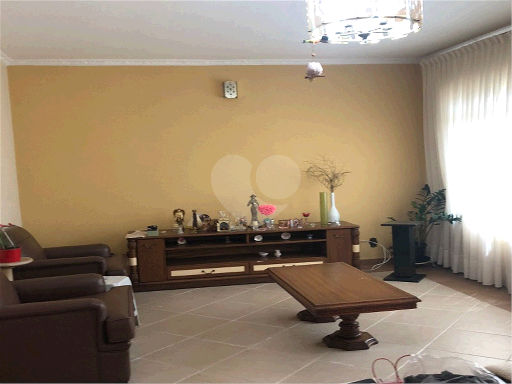 Sobrado p/Moradia ou empresa, amplas dependências 3 dorm.3 banh. 2 salas. Coz. Edicula, Quintal, etc
