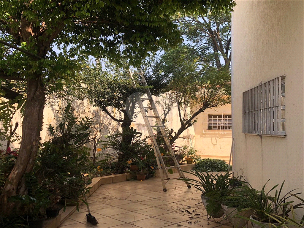 Sobrado p/Moradia ou empresa, amplas dependências 3 dorm.3 banh. 2 salas. Coz. Edicula, Quintal, etc