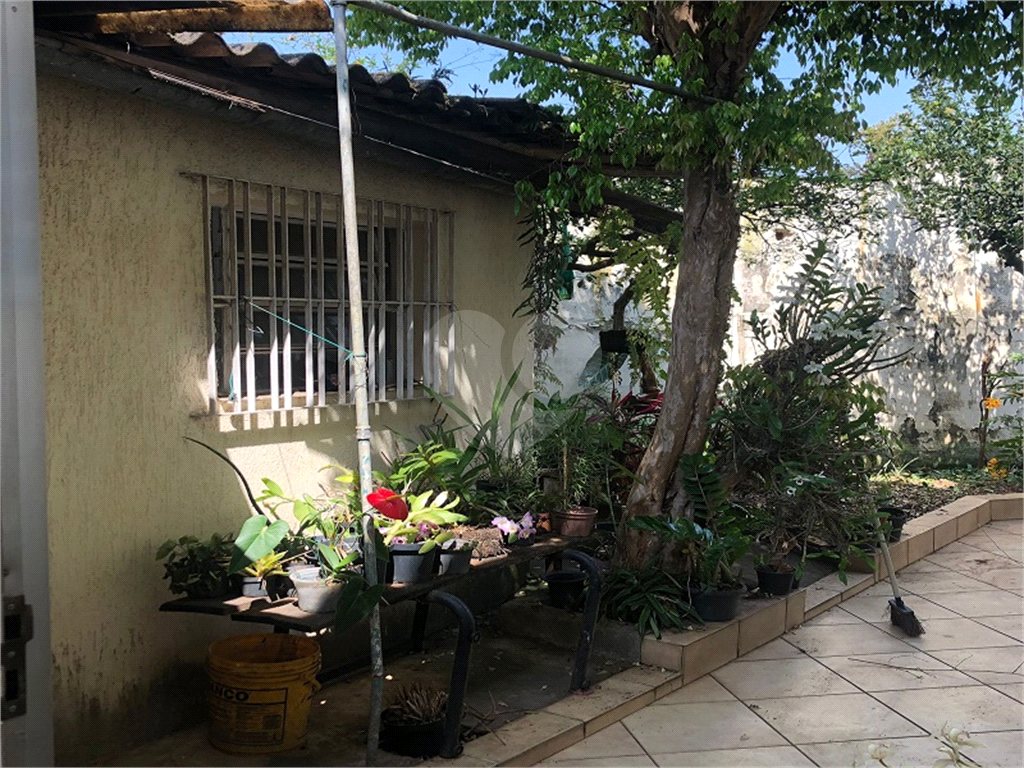 Sobrado p/Moradia ou empresa, amplas dependências 3 dorm.3 banh. 2 salas. Coz. Edicula, Quintal, etc