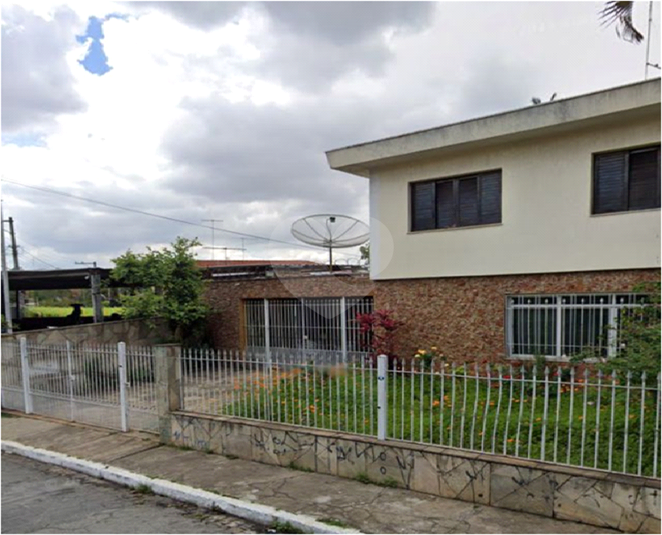 Sobrado p/Moradia ou empresa, amplas dependências 3 dorm.3 banh. 2 salas. Coz. Edicula, Quintal, etc