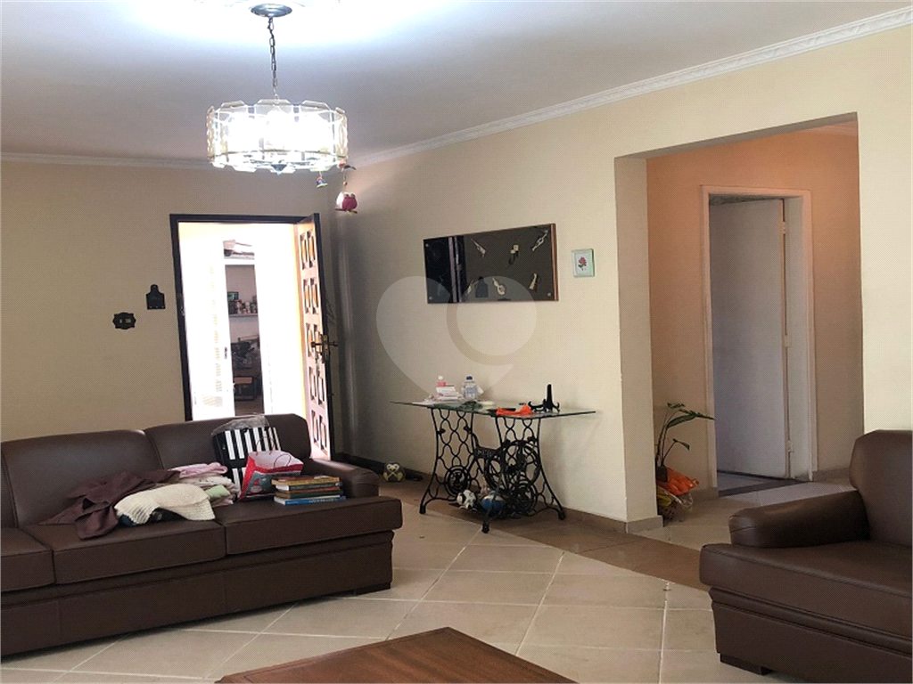 Sobrado p/Moradia ou empresa, amplas dependências 3 dorm.3 banh. 2 salas. Coz. Edicula, Quintal, etc