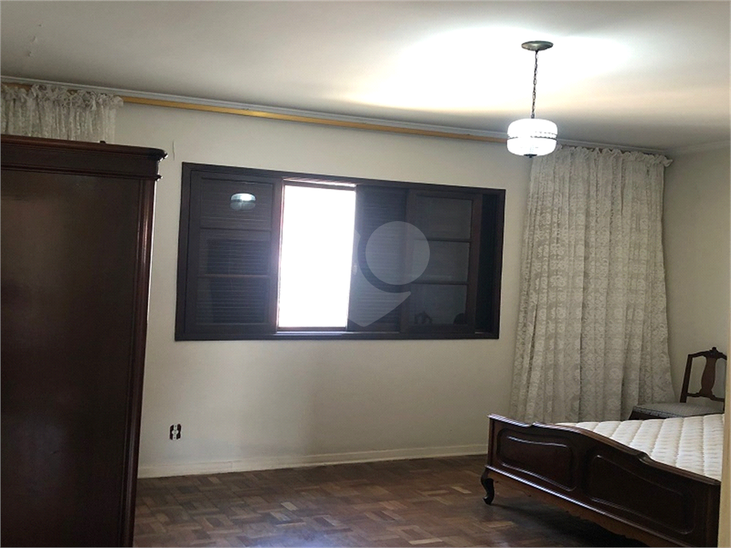Sobrado p/Moradia ou empresa, amplas dependências 3 dorm.3 banh. 2 salas. Coz. Edicula, Quintal, etc