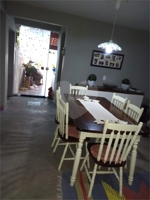 Casa à venda com 2 quartos, 250m² - Foto 9