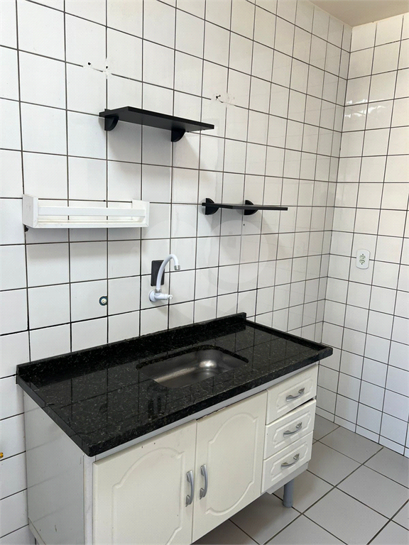 Apartamento à venda com 2 quartos, 64m² - Foto 2