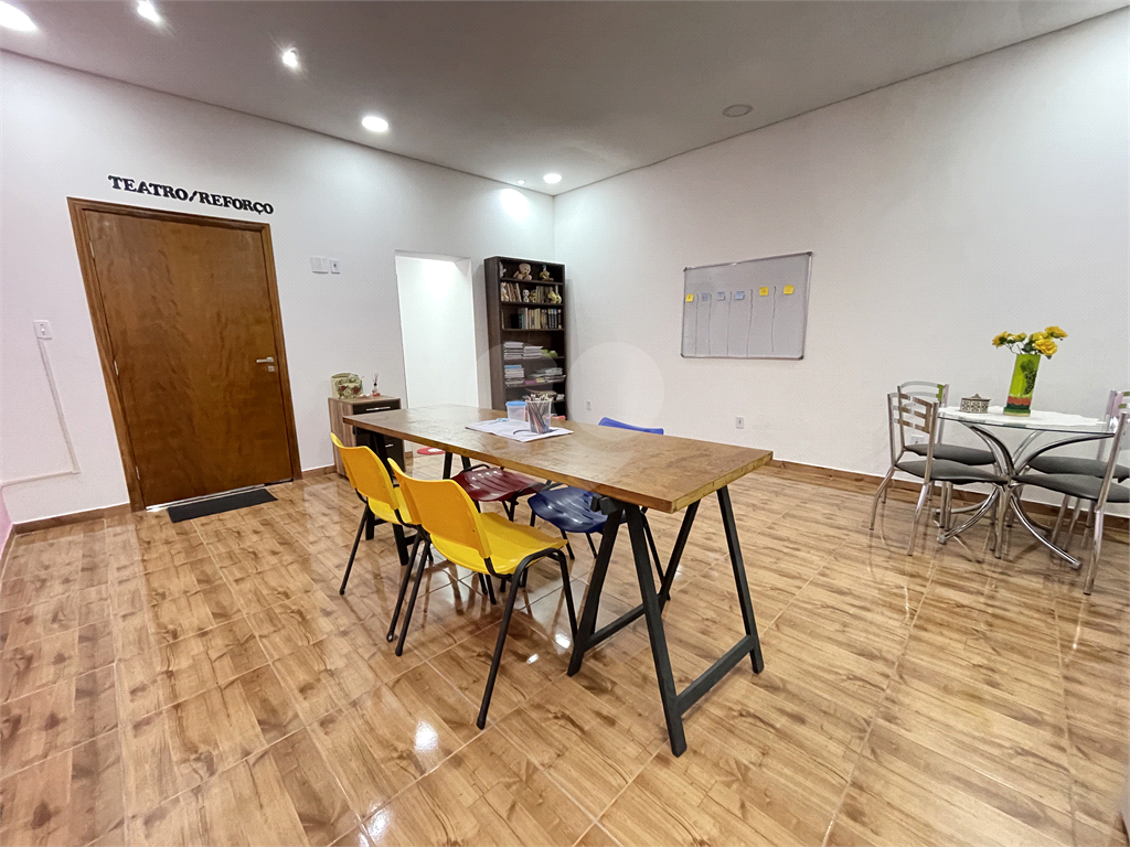 Casa à venda com 5 quartos, 209m² - Foto 3