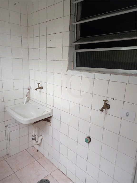 Apartamento térreo em condomínio tranquilo em excelente localização