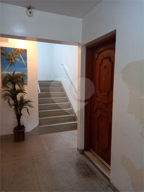 Apartamento térreo em condomínio tranquilo em excelente localização