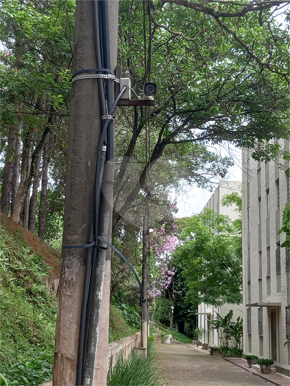 Apartamento térreo em condomínio tranquilo em excelente localização