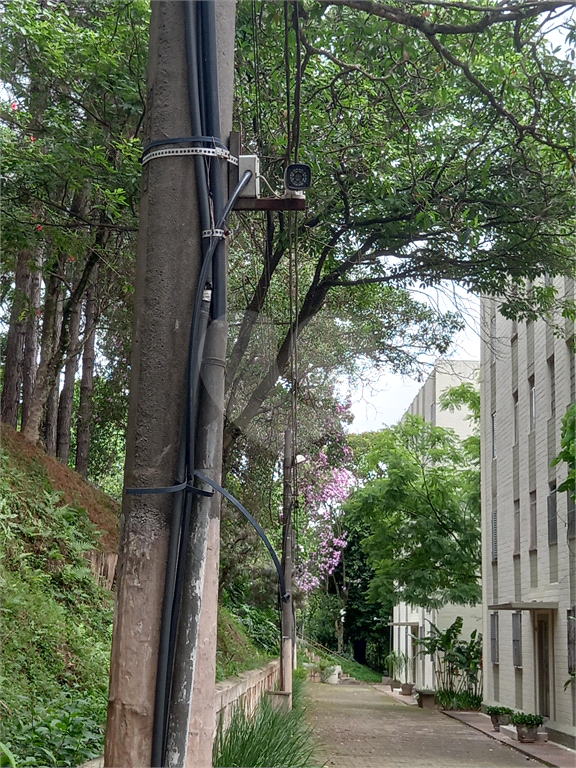 Apartamento térreo em condomínio tranquilo em rexcelente localização