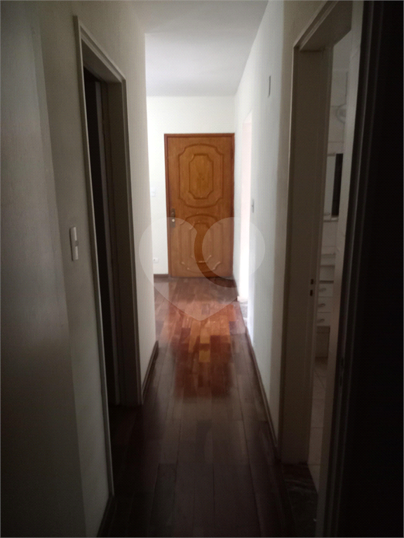 Apartamento térreo em condomínio tranquilo em excelente localização