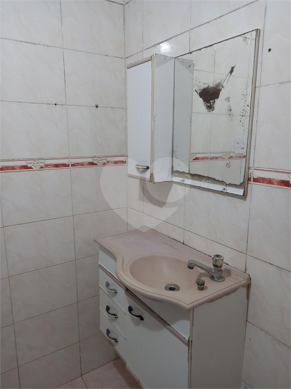 Apartamento térreo em condomínio tranquilo em excelente localização